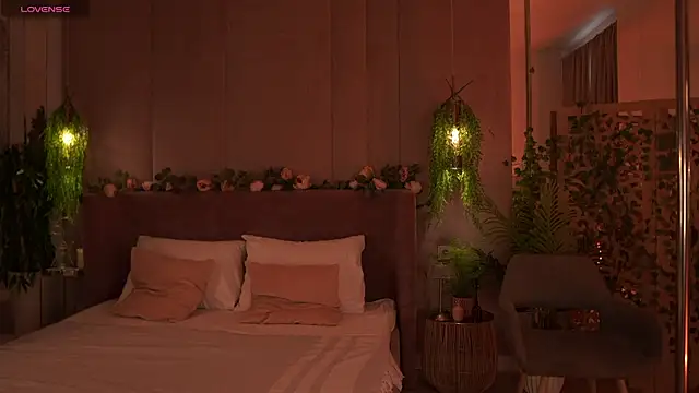 Snapshot of Smiley_Mia chatting on 24, 9, 2025 Smiley Mia online show from 24, 9, 2025