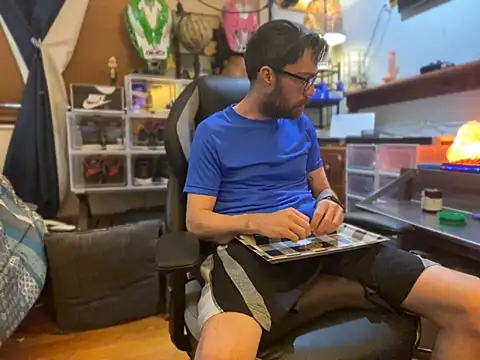 slutty guy12 online show from 28, 1, 2025