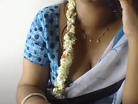 Snapshot of Sexy-Shalinii chatting on 22, 5, 2026 Sexy-Shalinii online show from 22, 5, 2026