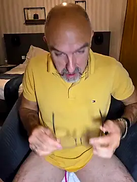 Snapshot of Crosss-23cm chatting on 2, 10, 2025 Crosss-23cm online show from 2, 10, 2025