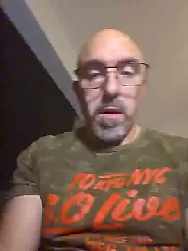 Snapshot of Crosss-23cm chatting on 4, 11, 2025 Crosss-23cm online show from 4, 11, 2025