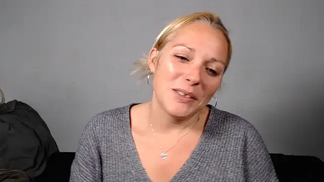 Doucelouve9 online show from 22, 11, 2025