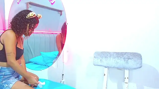 minimi naty online show from 10, 12, 2024