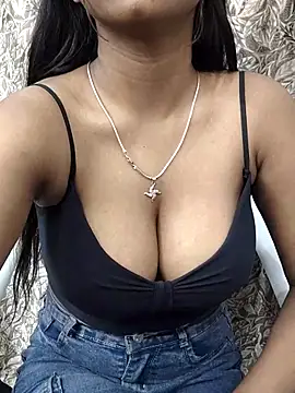 Snapshot of Ishaani_0 chatting on 4, 3, 2025 Ishaani 0 online show from 4, 3, 2025