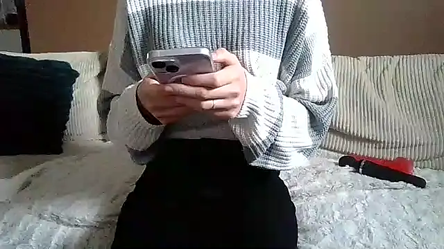 Snapshot of Petite_moi chatting on 12, 3, 2026 Petite moi online show from 12, 3, 2026