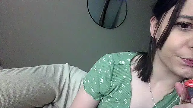 Snapshot of Petite_moi chatting on 25, 3, 2026 Petite moi online show from 25, 3, 2026