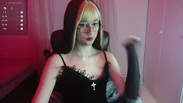 Snapshot of lewd_pillows chatting on 18, 12, 2024 lewd pillows online show from 18, 12, 2024