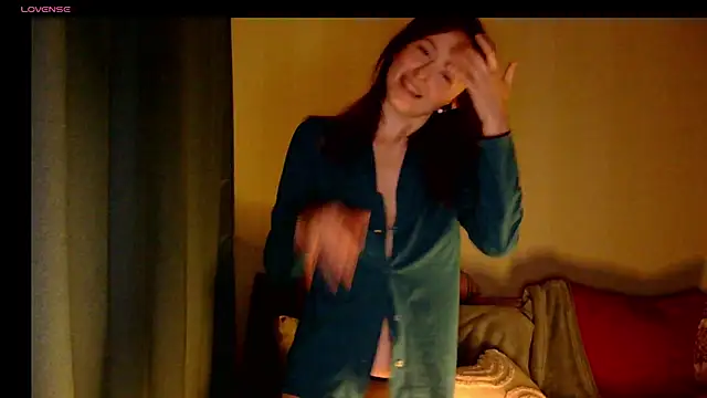 Snapshot of LilyXSky chatting on 7, 11, 2025 LilyXSky online show from 7, 11, 2025