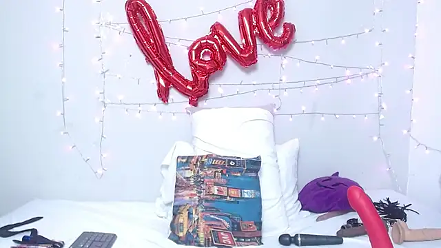 Nicol Love0 online show from 27, 2, 2025