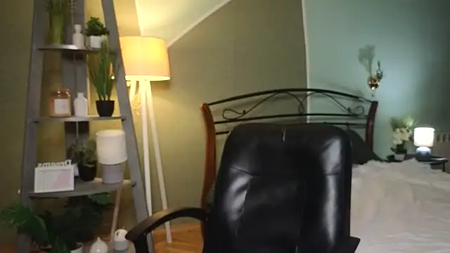 AuroraAksnesss online show from 6, 3, 2025