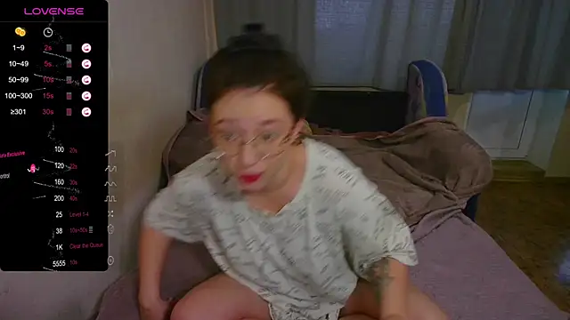 Snapshot of Chloe_strip chatting on 3, 10, 2025 Chloe strip online show from 3, 10, 2025