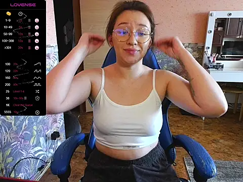 Snapshot of Chloe_strip chatting on 15, 10, 2025 Chloe strip online show from 15, 10, 2025