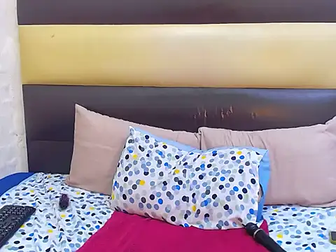 NunuBerry16 online show from 13, 2, 2026