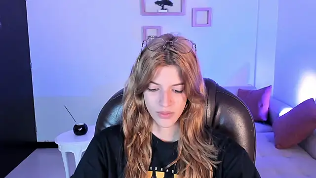 Nora Vennucci online show from 11, 2, 2025