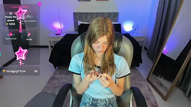 Nora Vennucci online show from 4, 3, 2025