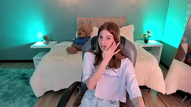 Nora Vennucci online show from 7, 10, 2025