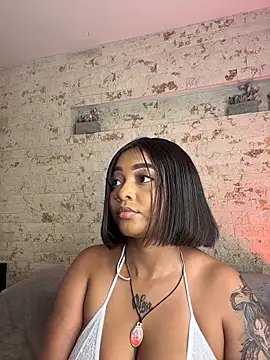 Snapshot of pamela_west chatting on 13, 4, 2026 pamela west online show from 13, 4, 2026