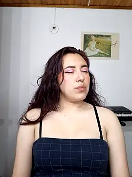 Emi chik online show from 16, 1, 2025