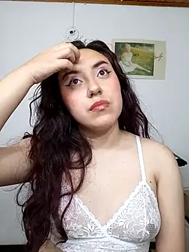 Emi chik online show from 2, 3, 2025