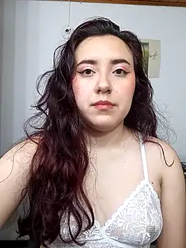 Emi chik online show from 8, 3, 2025