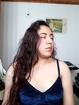 Emi chik online show from 10, 9, 2025