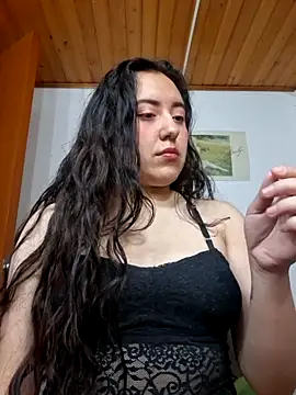 Emi chik online show from 5, 3, 2026