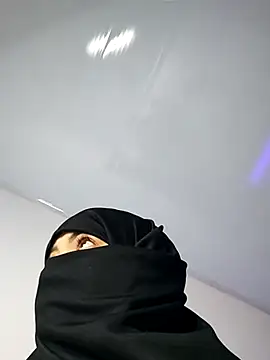 Snapshot of Sweet_hot_mia chatting on 22, 11, 2025 Sweet hot mia online show from 22, 11, 2025