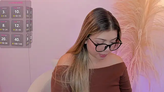 Snapshot of thaliafox_ chatting on 30, 4, 2026 thaliafox online show from 30, 4, 2026