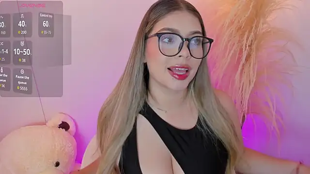 Snapshot of thaliafox_ chatting on 28, 7, 2026 thaliafox online show from 28, 7, 2026