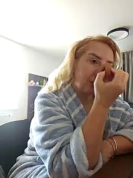 Snapshot of MariaRichi_ chatting on 6, 3, 2025 MariaRichi  online show from 6, 3, 2025