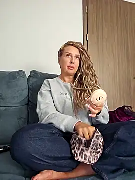 Snapshot of MariaRichi_ chatting on 7, 10, 2025 MariaRichi  online show from 7, 10, 2025