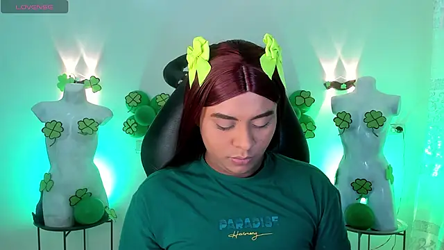 Snapshot of Emili_Roux chatting on 17, 3, 2026 Emili Roux online show from 17, 3, 2026