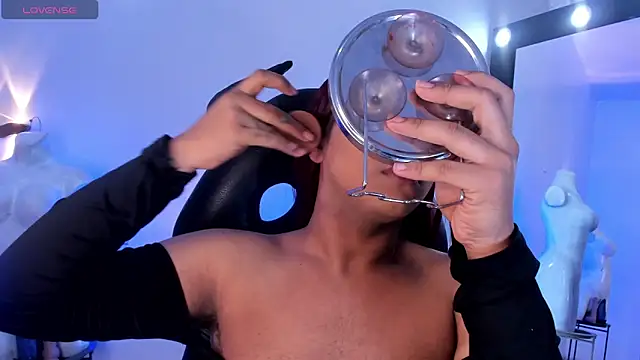 Snapshot of Emili_Roux chatting on 19, 3, 2026 Emili Roux online show from 19, 3, 2026