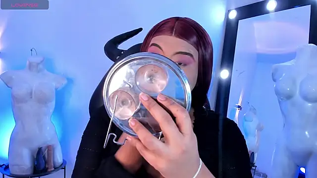 Snapshot of Emili_Roux chatting on 23, 3, 2026 Emili Roux online show from 23, 3, 2026