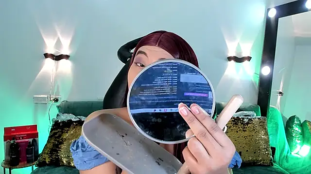 Snapshot of Emili_Roux chatting on 31, 3, 2026 Emili Roux online show from 31, 3, 2026