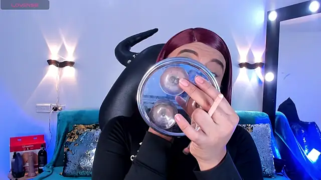 Snapshot of Emili_Roux chatting on 10, 4, 2026 Emili Roux online show from 10, 4, 2026