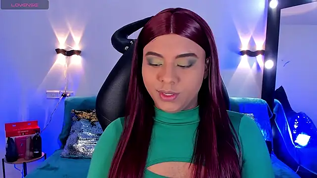 Snapshot of Emili_Roux chatting on 12, 4, 2026 Emili Roux online show from 12, 4, 2026