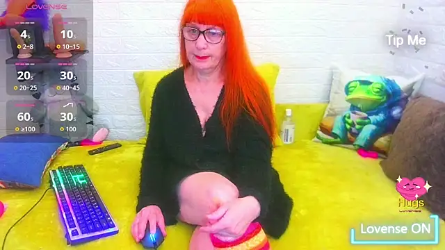 Snapshot of RedHousewife chatting on 26, 4, 2026 RedHousewife online show from 26, 4, 2026