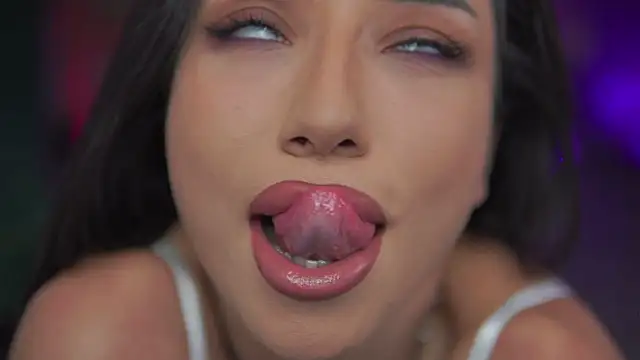 Snapshot of GinaValentinna chatting on 1, 11, 2025 GinaValentinna online show from 1, 11, 2025