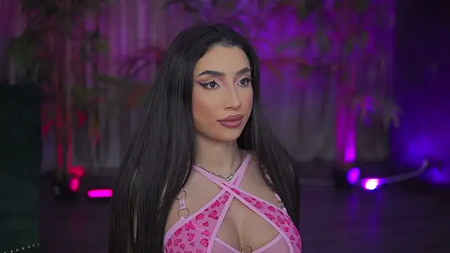 Snapshot of GinaValentinna chatting on 2, 11, 2025 GinaValentinna online show from 2, 11, 2025