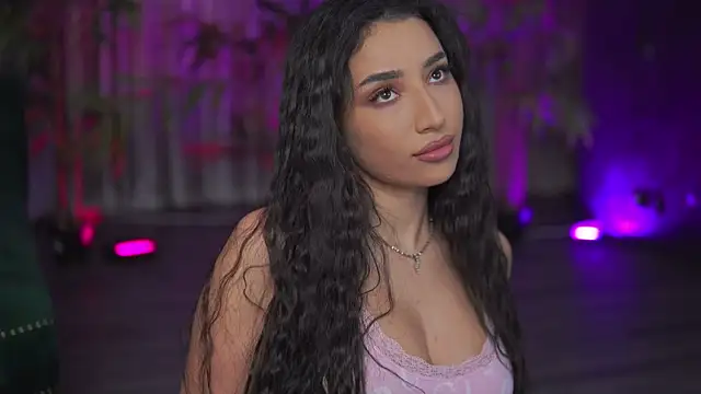 Snapshot of GinaValentinna chatting on 5, 11, 2025 GinaValentinna online show from 5, 11, 2025