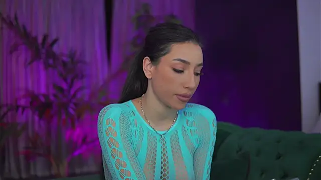 Snapshot of GinaValentinna chatting on 15, 11, 2025 GinaValentinna online show from 15, 11, 2025