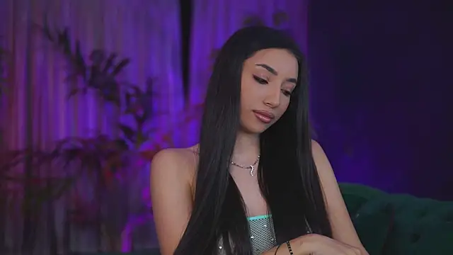 Snapshot of GinaValentinna chatting on 19, 11, 2025 GinaValentinna online show from 19, 11, 2025