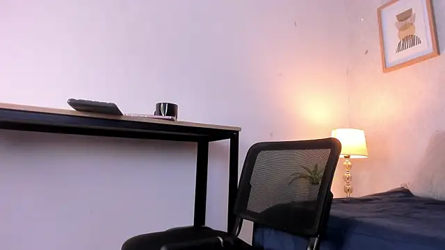 Caroline dh online show from 4, 4, 2026