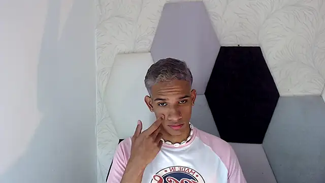 AbrahanBratz online show from 10, 1, 2025