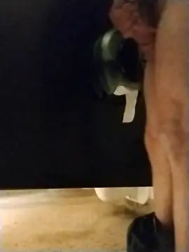 axelongshaft69 online show from 15, 4, 2026