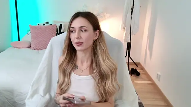 Sophie Enzo online show from 17, 1, 2025