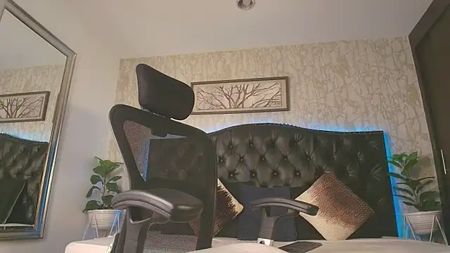 Snapshot of MattDevon chatting on 7, 2, 2026 MattDevon online show from 7, 2, 2026