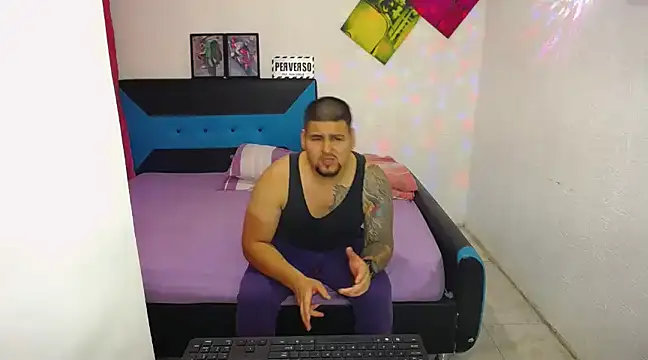 Snapshot of pitbullveryhot chatting on 11, 3, 2025 pitbullveryhot online show from 11, 3, 2025