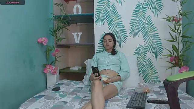 Mia-kalinfa online show from 31, 12, 2024